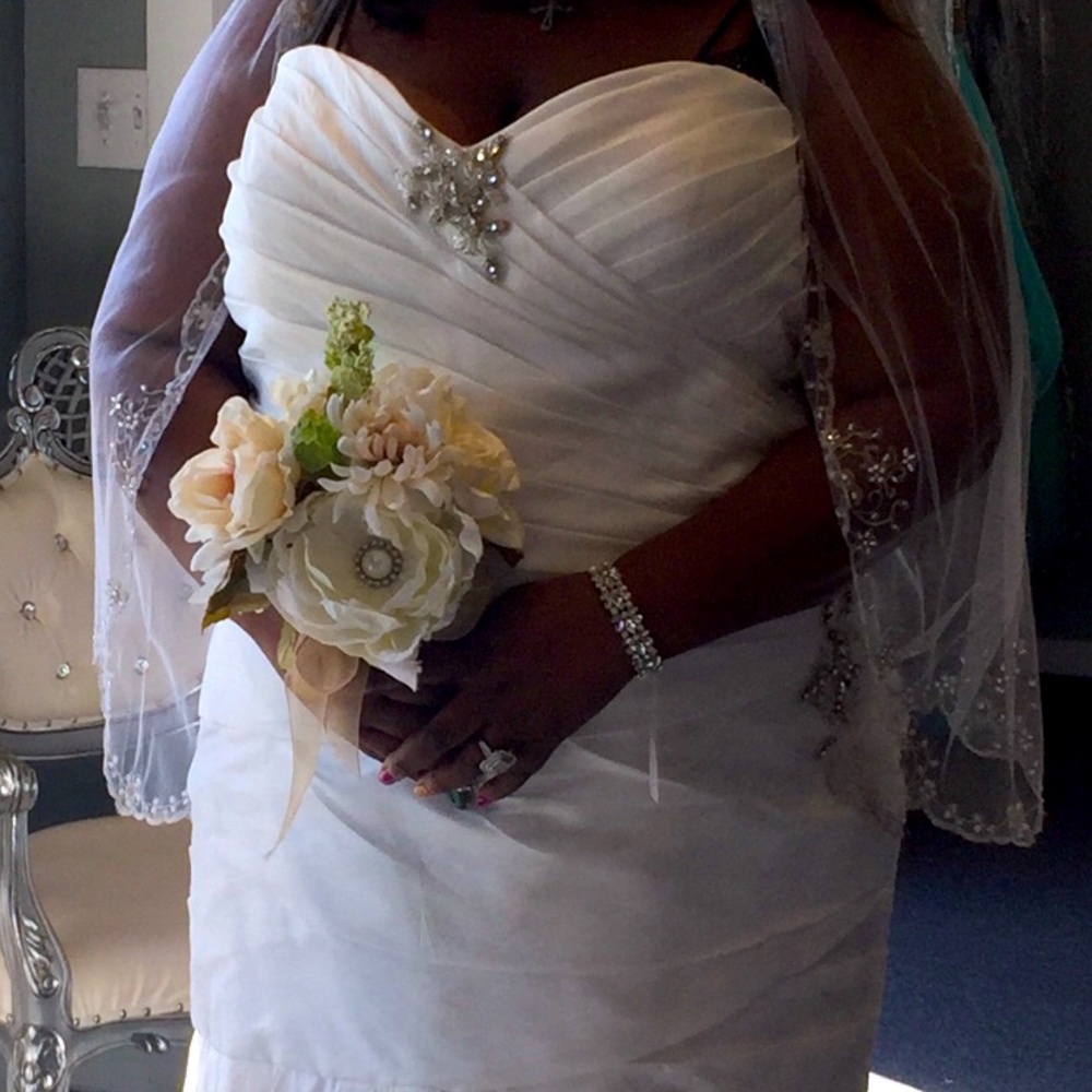 Wedding Dress - Picture 2 of 2